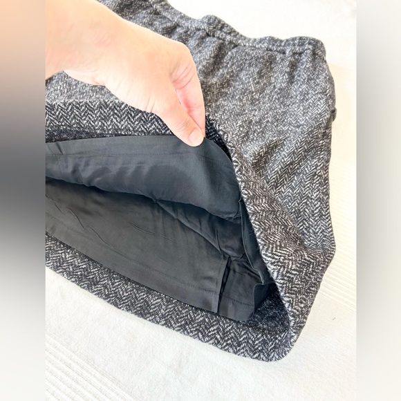 J.Crew Leather Trim Tipped Bell Tweed Wool Blend
Herringbone Skirt - Picture 6 of 10